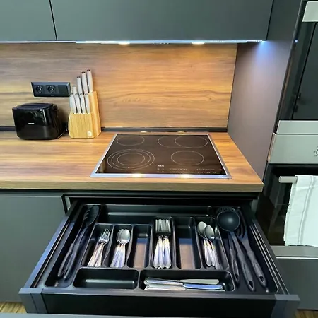 тони апартмент Апартаменти Бургас