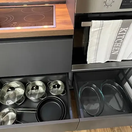 тони апартмент Апартаменти Бургас