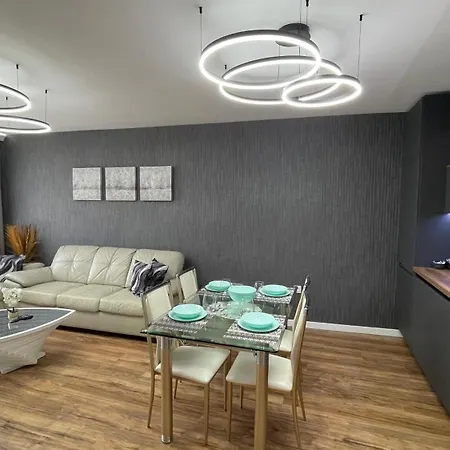 тони апартмент Appartamento Burgas